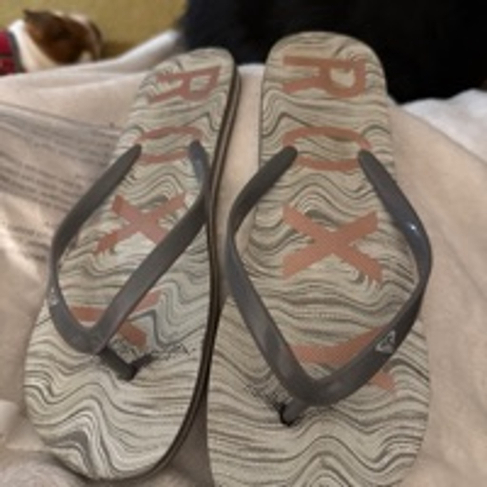 Women's Roxy Flip Flops Sandals Size 8-9 White gray item 0037